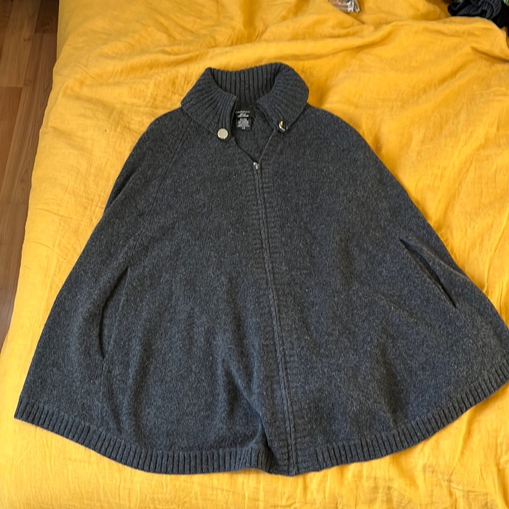 Lord & Taylor cashmere blend zipper cape small hole in the right side see pics